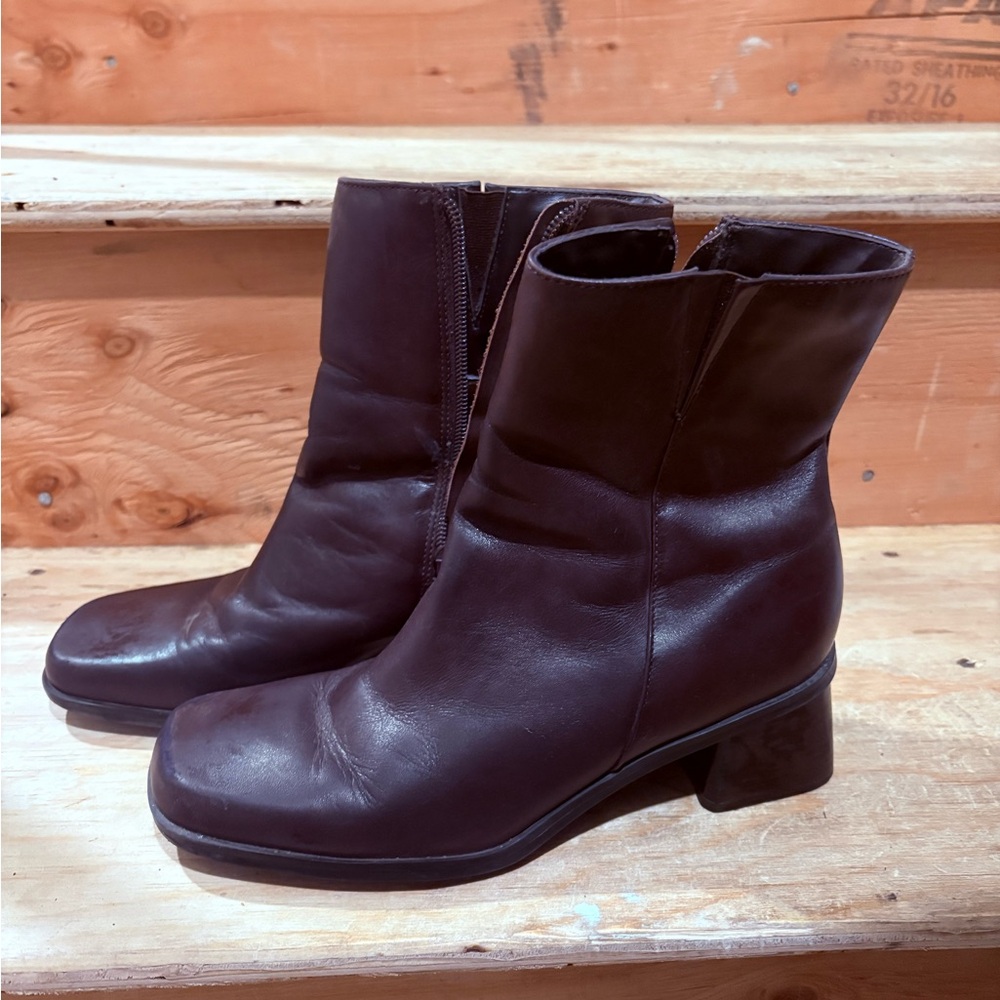 90s vintage brown leather boot